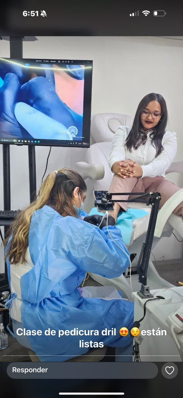 Sesión de capacitación con Hanoy Díaz