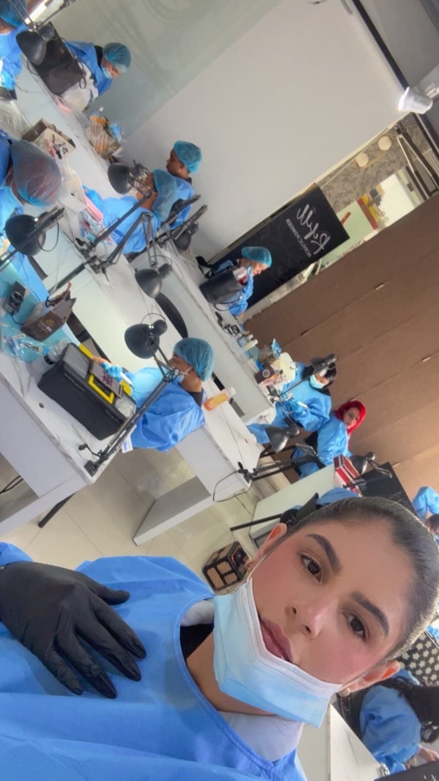 Hanoy Díaz con su grupo de capacitación