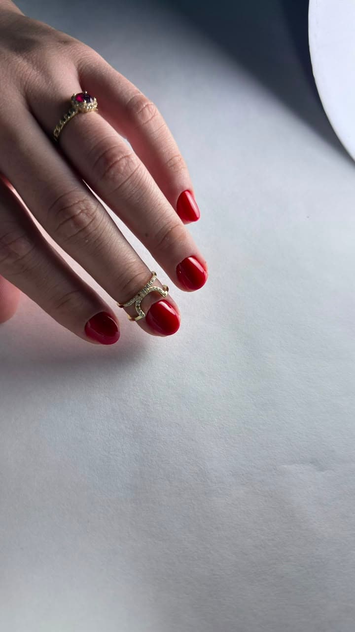 Trabajo de uñas — Hanoy Díaz