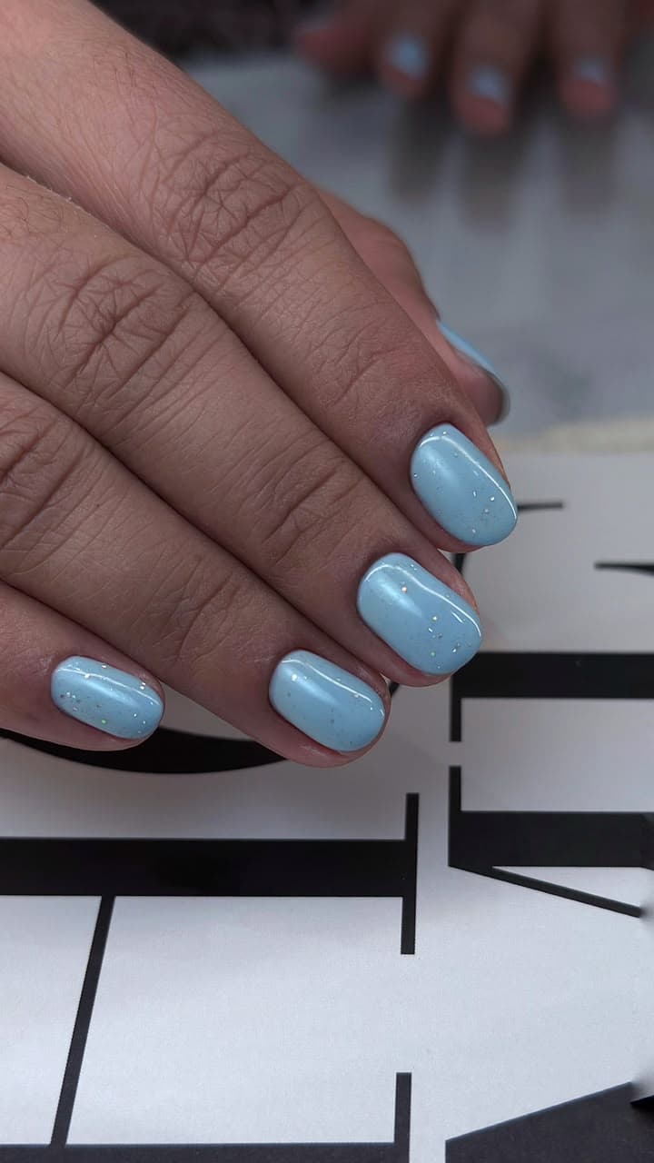 Trabajo de uñas — Hanoy Díaz