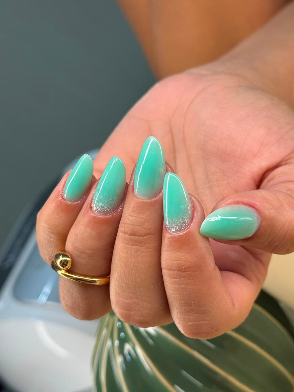 Trabajo de uñas — Hanoy Díaz